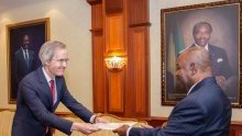 Ali Bongo reçoit les lettres de créances de quatre ambassadeurs