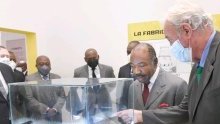 Ali Bongo à l’exposition de la grotte « Iroungou » au musée de Libreville