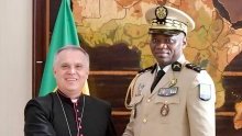 Brice Clotaire Oligui Nguema échange avec le nonce apostolique et une délégation d’évêques