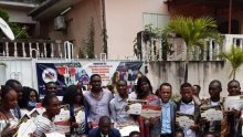 Les participants à la formation de conseiller en assurances d’ESD Gabon reçoivent leurs attestations    