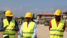 Owono Mba sur le chantier des résidences 