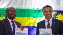 Signature de deux contrats d’exploration entre l’Etat gabonais et la société Petronas