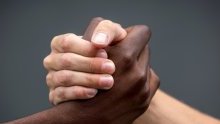 Pour l’égalité, le respect et la dignité, nous devons « parler d’une seule voix » contre le racisme