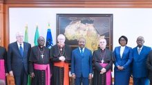 Le Cardinal Pietro Parolin reçu en audience à Libreville au palais présidentiel gabonais