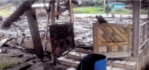 Kango&nbsp;: Un vigile mécontent met le feu à la maison de son patron et prend la fuite