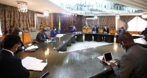 Nkoghe Bekale préside une réunion sur la problématique de la collecte des déchets ménagers