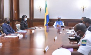 Covid-19&nbsp;: De retour de Londres, Ali Bongo échange avec quelques ministres