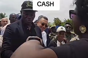 À Port-Gentil, Oligui Nguema surprend une entrepreneuse en lui remettant 1 million de FCFA