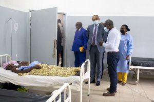 Guy Patrick Obiang Ndong mécontent des conditions de prise en charge des patients à l’hôpital de Melen