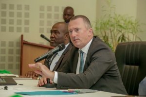 Lee White reçoit les responsables syndicaux du secteur forêt-bois