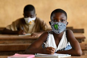 Coronavirus&nbsp;: les jeunes ne sont pas invincibles, rappelle l’OMS
