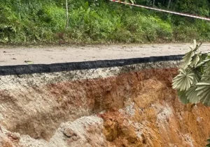 Gabon&nbsp;: Restrictions de circulation pour les poids lourds sur l’axe Koumameyong-Ovan en raison d’une érosion majeure