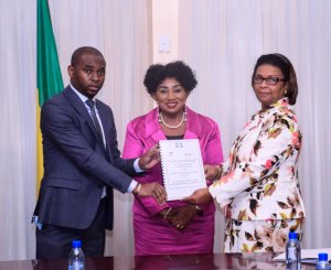 Signature de la convention de cogestion entre l’OPN et les CHU de Libreville