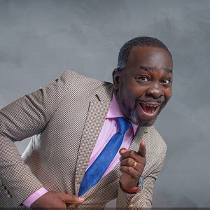 Defunzu transforme l’Ambassade en temple du rire&nbsp;: inauguration le 17 août à Ambowè